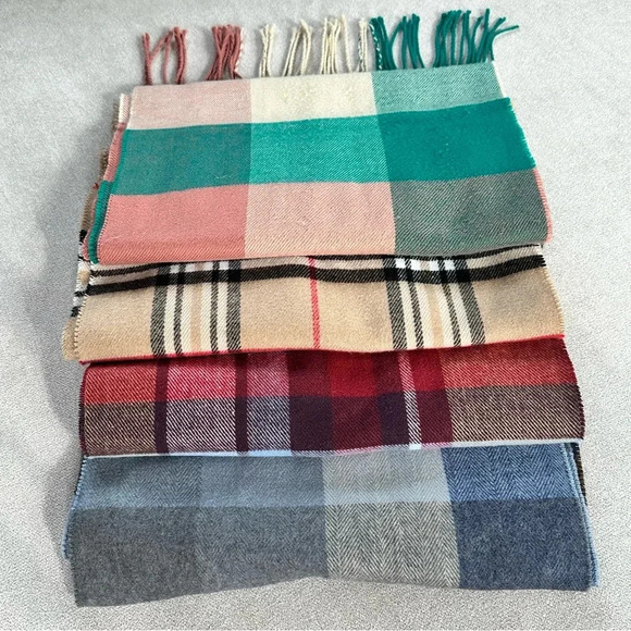 *Lot of 4* patterned scarves with tassels. - Picture 1 of 8